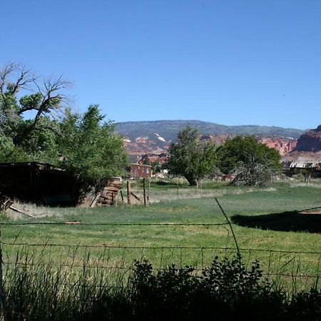 Austin'S Chuckwagon Motel Torrey Ngoại thất bức ảnh