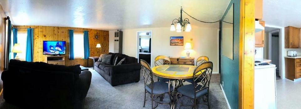 Austin'S Chuckwagon Motel Torrey Ngoại thất bức ảnh